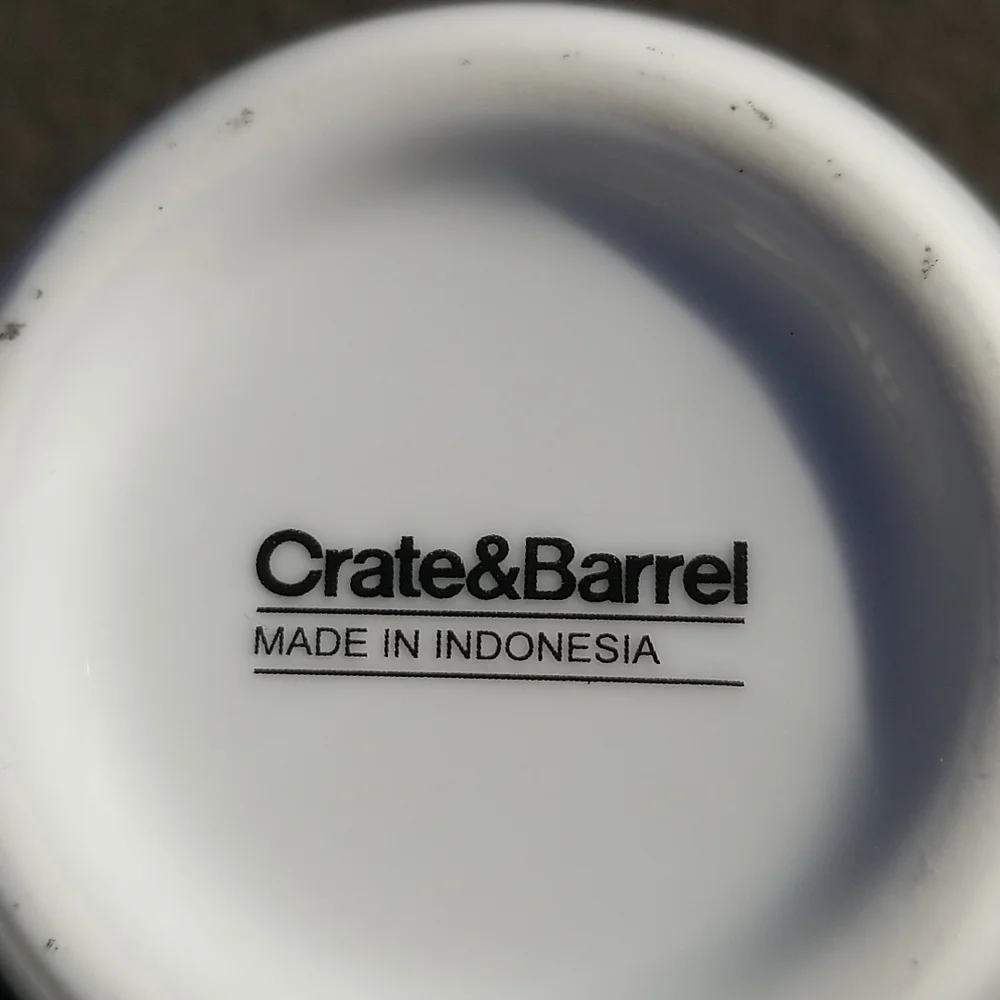 Crate & Barrel Home is where my Mom is Coffee/tea Mug excellent condition
